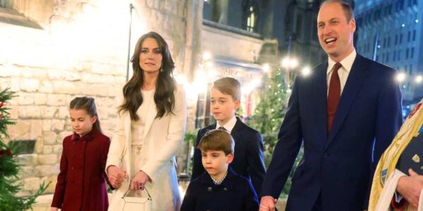 NEVER-BEFORE-SEEN MOMENT! William, Catherine & Their 3 Children Share UNEXPECTED Sweet Christmas Memory Inside Their NEW Home In Windsor NEVER-BEFORE-SEEN MOMENT! William, Catherine & Their 3 Children Share UNEXPECTED Sweet Christmas Memory Inside Their NEW Home In Windsor