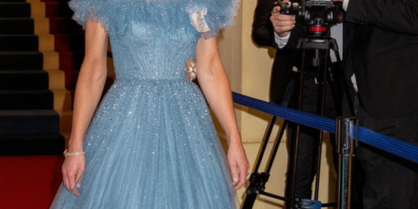 SEE!! Our future Queen Catherine STEALS ALL EYES In SHimmering Princess Gown And Emeralds Borrowed From The Queen – The Crowd Gasped and William Left SPEECHLESS SEE!! Our future Queen Catherine STEALS ALL EYES In SHimmering Princess Gown And Emeralds Borrowed From The Queen – The Crowd Gasped and William Left SPEECHLESS