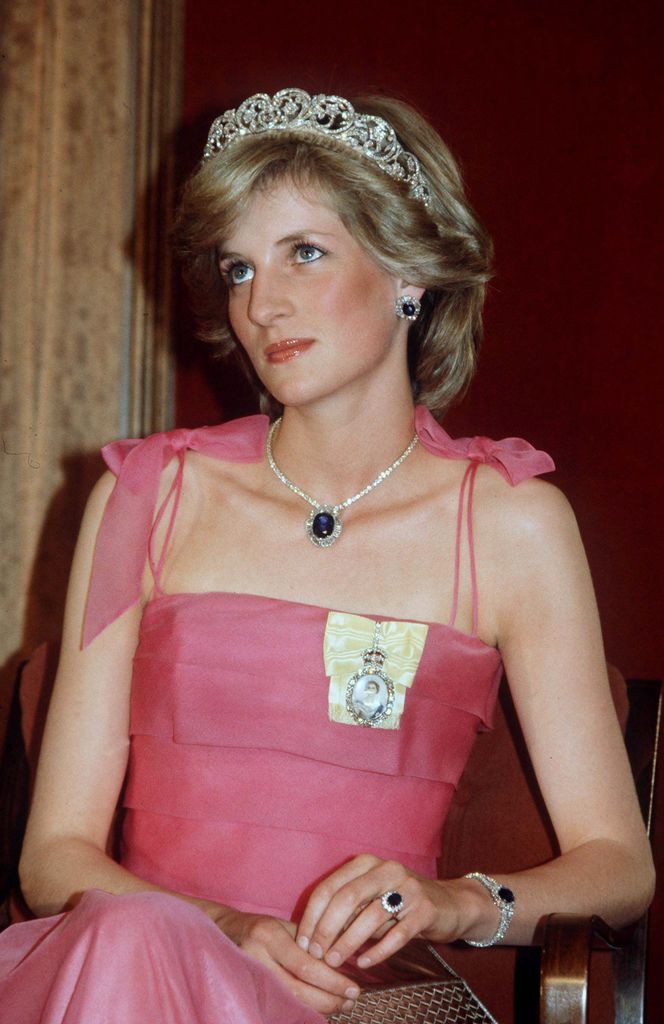 Princess Diana in pink gowna nd crown
