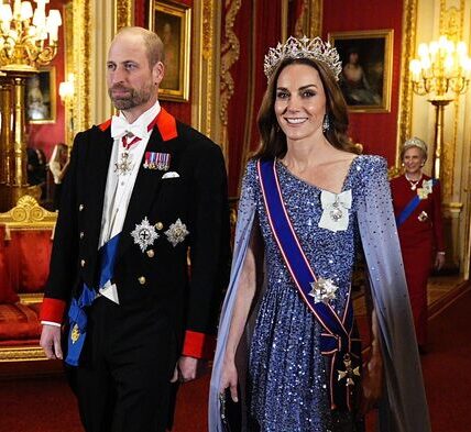 Crowd Left SPEECHLESS! Princess Catherine DAZZLES in Glittering Sequin Gown As She Debuts NEW TIARA for German State Banquet Crowd Left SPEECHLESS! Princess Catherine DAZZLES in Glittering Sequin Gown As She Debuts NEW TIARA for German State Banquet