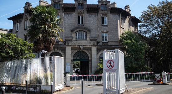 INSIDE PITIÉ-SALPÊTRIÈRE HOSPITAL: “Why is it taking so long,” Princess Diana murmured as doctors prepared equipment. The wall clock in the trauma room was found stopped at 12:45AM, its battery later replaced without comment INSIDE PITIÉ-SALPÊTRIÈRE HOSPITAL: “Why is it taking so long,” Princess Diana murmured as doctors prepared equipment. The wall clock in the trauma room was found stopped at 12:45AM, its battery later replaced without comment