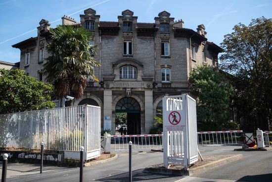 INSIDE PITIÉ-SALPÊTRIÈRE HOSPITAL: “Why is it taking so long,” Princess Diana murmured as doctors prepared equipment. The wall clock in the trauma room was found stopped at 12:45AM, its battery later replaced without comment