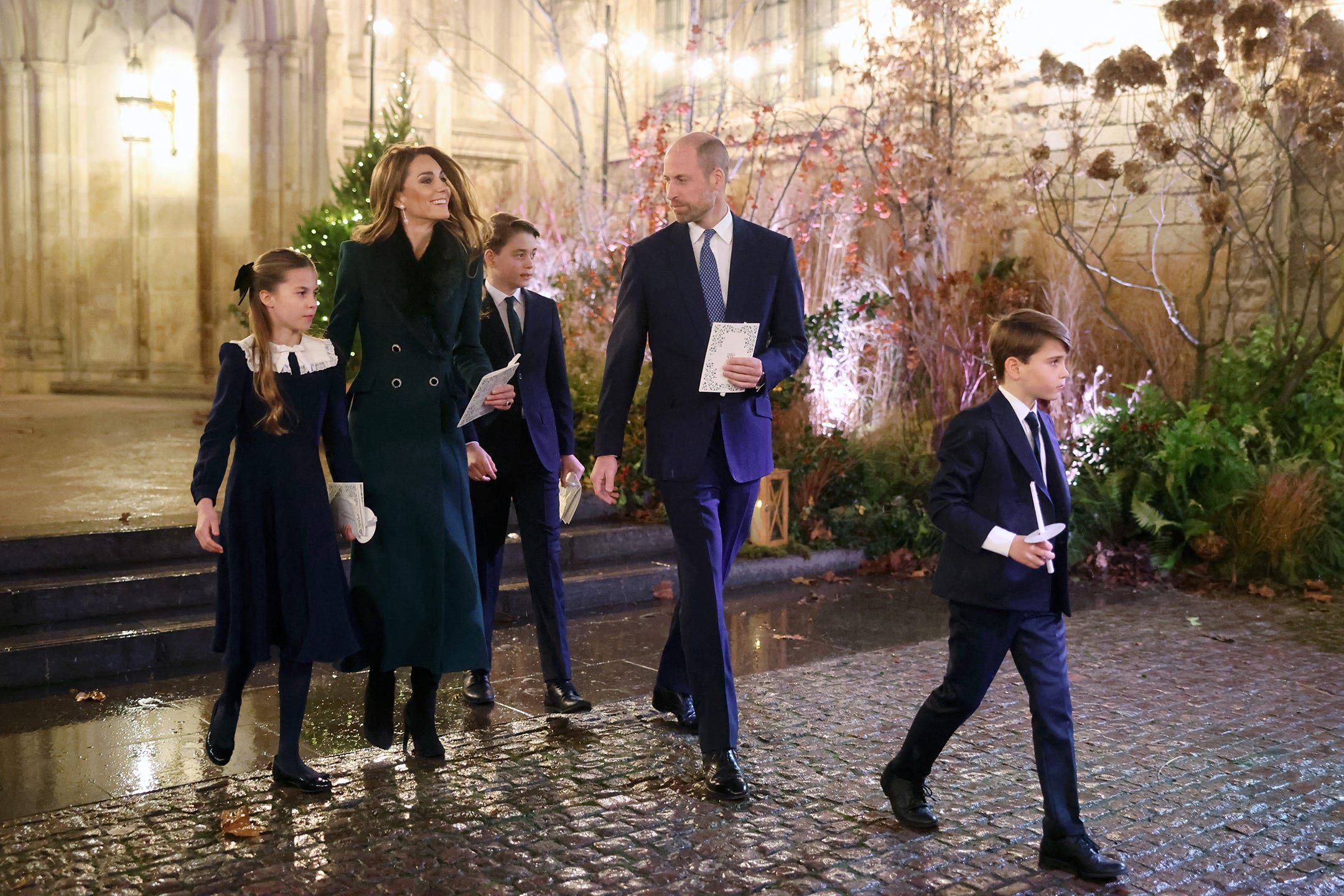 (l r) britain's princess charlotte of wales, britain's catherine, princess of wales, britain's prince george of wales, britain's prince william, prince of wales and britain's prince louis of wales depart after the fifth annual "together at christmas" carol service" at westminster abbey in london on december 5, 2025. (photo by chris jackson / pool / afp via getty images)