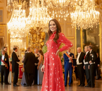 PRINCESS CATHERINE TURNS HEADS! Her Red Satin Dress Sparks Frenzy at Palace Christmas Lunch