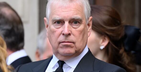 ROYALS IN SH0CK! Andrew Mountbatten-Windsor BREAKS SILENCE As He Prepares To FLEE UK For for Daughters Beatrice and Eugenie’s Haven Abroad 😱👇👇