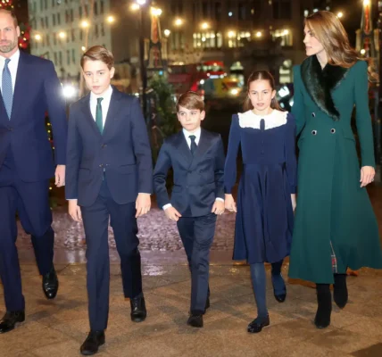 OMG! Trio George, Charlotte & Louis Stand Proudly with Mum Catherine at ‘Together at Christmas’ – Heartwarming Moment Leaves Fans Speechless OMG! Trio George, Charlotte & Louis Stand Proudly with Mum Catherine at ‘Together at Christmas’ – Heartwarming Moment Leaves Fans Speechless