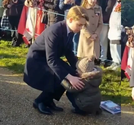 Princess Catherine’s touching reaction when Prince George helped a child who had fallen to the ground during the Christmas service. Princess Catherine’s touching reaction when Prince George helped a child who had fallen to the ground during the Christmas service.