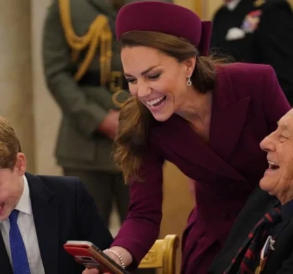 The hilarious reactions of Prince George and Princess Catherine at a “tea party” at Buckingham Palace.