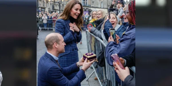 Prince William broke tradition by presenting Princess Catherine with a box of “priceless jewelry” in front of tens of thousands of fans.