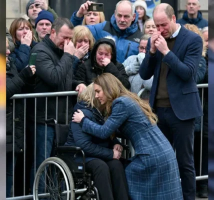 Princess Catherine disregarded protocol and rushed to embrace a disabled person, causing Prince William and fans to cry. Princess Catherine disregarded protocol and rushed to embrace a disabled person, causing Prince William and fans to cry.