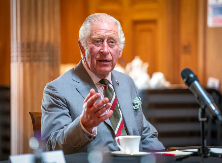 EVERYONE WAS STUNNED: King Charles Drops a Shocking, Unprecedented Hint of Abdicating Royal Power to William and Catherine — A Strategic, Behind-the-Scenes Move That Could Redefine the Monarchy and Shake Global Royal Traditions Forever