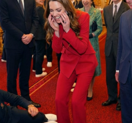 Catherine Can’t Control Her Laughter: Her Hilarious Reaction During a “Busy Day” at Windsor Castle with the Rugby Team Catherine Can’t Control Her Laughter: Her Hilarious Reaction During a “Busy Day” at Windsor Castle with the Rugby Team