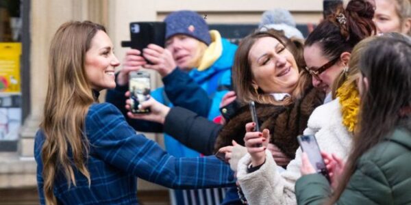 “William froze. Kate didn’t.” In the middle of the royal walkabout, Catherine reportedly broke rank and moved straight toward one face in the crowd — embracing a disabled person in tears in a moment that didn’t look rehearsed, polished, or planned. The procession stopped. The noise softened. And for a few seconds, it wasn’t about titles or tradition — it was about noticing someone who felt overwhelmed and choosing to meet them with warmth. No speech. No statement. Just a quiet message you could feel in the way she held on: you’re not invisible, and you’re not alone. And that’s why it’s lingering — because sometimes the most powerful “royal” moment is simply a human one.