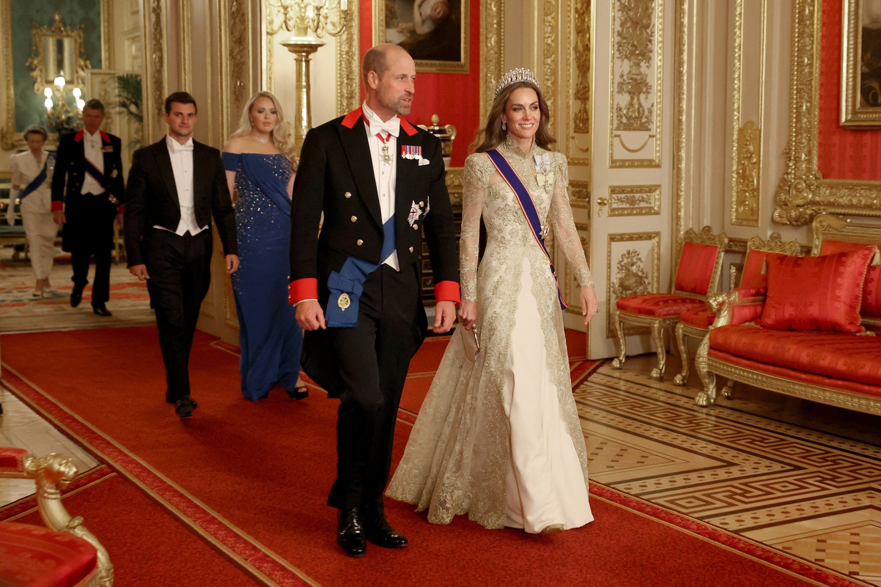 Kate Middleton dazzles in Lover's Knot Tiara at state banquet for ...