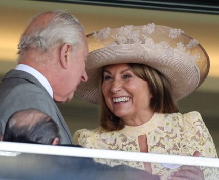 In a stunning move that has sent shockwaves through palace circles, King Charles has reportedly rewarded Carole and Michael Middleton with brand-new royal titles. This royal shocker marks a historic shift in tradition as the monarch bestows these honors upon Princess Catherine’s parents in a gesture no one saw coming. As the news ripples through the monarchy, the unprecedented elevation of the Middleton family has left insiders and fans alike breathless at this sudden expansion of the royal fold.