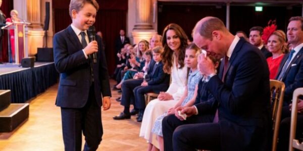 THE NIGHT A PRINCE BECAME A LEGEND. 🎹✨ The world stood still when Prince George took the stage at Prince William’s birthday gala. With just four words—”Dad… this song is for you”—the young heir shattered the stiff upper lip of royalty and replaced it with raw, beautiful emotion. It wasn’t about the crown; it was about the bond between a father and his son. Seeing William moved to tears as George played for him reminded us all that at the heart of the Monarchy is a family that loves, heals, and stays strong together. 🕊️❤️ THE NIGHT A PRINCE BECAME A LEGEND. 🎹✨ The world stood still when Prince George took the stage at Prince William’s birthday gala. With just four words—”Dad… this song is for you”—the young heir shattered the stiff upper lip of royalty and replaced it with raw, beautiful emotion. It wasn’t about the crown; it was about the bond between a father and his son. Seeing William moved to tears as George played for him reminded us all that at the heart of the Monarchy is a family that loves, heals, and stays strong together. 🕊️❤️