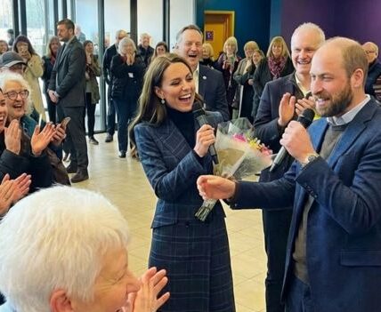 SCOTLAND STUNNED: WILLIAM AND KATE GO ROGUE! 🏴󠁧󠁢󠁳󠁣󠁴󠁿✨ Today, Stirling was witness to something truly magical. Breaking away from rigid royal protocols, the Prince and Princess of Wales showed the world their most authentic, playful selves. From Kate’s spontaneous sprint past security to greet a well-wisher with flowers, to their competitive “showdown” on the curling ice, this wasn’t just a visit—it was a masterclass in human connection.