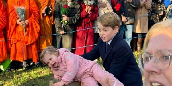 Prince George has been hailed as a hero after he rushed to help a child who had fallen on a fence during a public gathering. While the young prince’s quick actions impressed the crowd, it was Princess Catherine’s reaction of pure maternal pride in the background that truly melted hearts. Prince George has been hailed as a hero after he rushed to help a child who had fallen on a fence during a public gathering. While the young prince’s quick actions impressed the crowd, it was Princess Catherine’s reaction of pure maternal pride in the background that truly melted hearts.