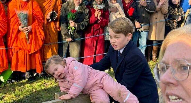 Prince George has been hailed as a hero after he rushed to help a child who had fallen on a fence during a public gathering. While the young prince’s quick actions impressed the crowd, it was Princess Catherine’s reaction of pure maternal pride in the background that truly melted hearts. Prince George has been hailed as a hero after he rushed to help a child who had fallen on a fence during a public gathering. While the young prince’s quick actions impressed the crowd, it was Princess Catherine’s reaction of pure maternal pride in the background that truly melted hearts.