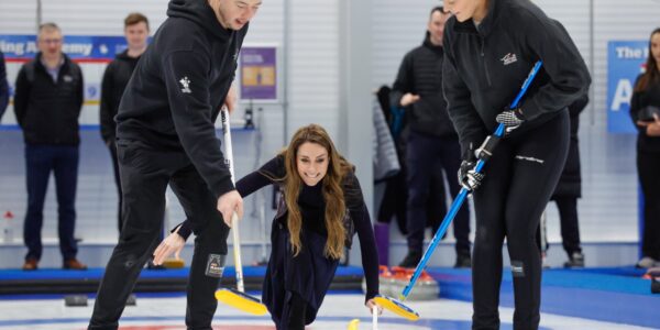 Princess Kate of Wales fell while trying to curling Princess Kate of Wales fell while trying to curling