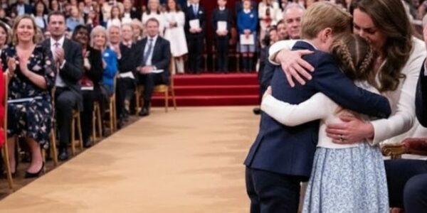 “Mother, this song is for you.” 👑🎤 In a breathtaking and rare moment at Windsor Castle, Prince George took center stage to deliver a stunning musical tribute to his mother, Kate Middleton. The young Prince left the entire Royal Evening in awe, his voice filled with emotion as he honored Kate’s strength and love. There wasn’t a dry eye in the house, including the Princess of Wales herself, as the future King showed the world the powerful bond shared by the Wales family. A truly unforgettable night! 💙🏛️✨ “Mother, this song is for you.” 👑🎤 In a breathtaking and rare moment at Windsor Castle, Prince George took center stage to deliver a stunning musical tribute to his mother, Kate Middleton. The young Prince left the entire Royal Evening in awe, his voice filled with emotion as he honored Kate’s strength and love. There wasn’t a dry eye in the house, including the Princess of Wales herself, as the future King showed the world the powerful bond shared by the Wales family. A truly unforgettable night! 💙🏛️✨