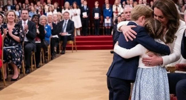“Mother, this song is for you.” 👑🎤 In a breathtaking and rare moment at Windsor Castle, Prince George took center stage to deliver a stunning musical tribute to his mother, Kate Middleton. The young Prince left the entire Royal Evening in awe, his voice filled with emotion as he honored Kate’s strength and love. There wasn’t a dry eye in the house, including the Princess of Wales herself, as the future King showed the world the powerful bond shared by the Wales family. A truly unforgettable night! 💙🏛️✨ “Mother, this song is for you.” 👑🎤 In a breathtaking and rare moment at Windsor Castle, Prince George took center stage to deliver a stunning musical tribute to his mother, Kate Middleton. The young Prince left the entire Royal Evening in awe, his voice filled with emotion as he honored Kate’s strength and love. There wasn’t a dry eye in the house, including the Princess of Wales herself, as the future King showed the world the powerful bond shared by the Wales family. A truly unforgettable night! 💙🏛️✨