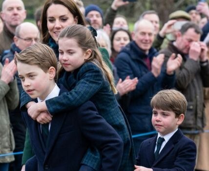 ROYAL MOMENT THAT MELTED HEARTS. Princess Charlotte sprained her ankle — and Prince George’s first words weren’t “Are you okay?” but “Don’t worry, Louis and I are here.” In seconds, the future king turned into the ultimate big brother, ready to carry her… while little Louis trailed behind clutching her shoe, fighting back tears. No titles. No spotlight. Just pure sibling love — the kind that hits you right in the chest.