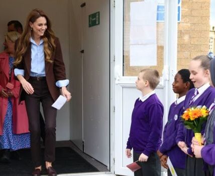 PRINCESS CATHERINE’S HEARTWARMING ACT OF KINDNESS. A little boy sprained his ankle and started crying — and Catherine stepped in immediately. She knelt beside him, comforted him gently, and said: “It’s alright, I’m here.” No cameras needed. No royal distance. Just pure compassion, proving kindness speaks louder than anything else.