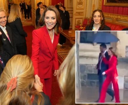 No sirens. No flashy motorcade. Catherine drove herself to the event just like anyone else—calm, discreet, almost unnoticed… until the next moment. 👑🚗 When she stepped out of the car, instead of heading straight inside according to royal protocol, Kate suddenly stopped. Her eyes turned toward a little girl standing tucked away by the entrance—a child with special circumstances, held tightly by her mother’s hand. No assistants prompting her. No rushed signals. Just a very human decision. She leaned down, smiled, and proactively shook hands and chatted as if the entire ceremony waiting for her wasn’t as important as 그 moment.