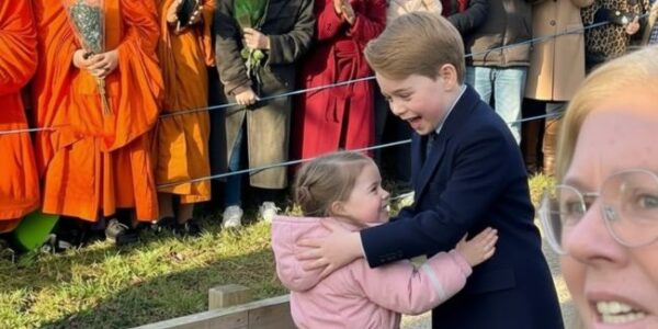 A split-second moment… that said everything about how he’s being raised. During the Christmas service at Sandringham, the crowd pressed in tight — until a small child stumbled and hit the fence. Before adults could even react, Prince George darted forward and helped the child back up, calm and steady like it was the most natural thing in the world. Nearby, Princess Catherine didn’t need to say a word. Her face said it all — that quiet, proud look every parent recognises when they realise: they really did learn it. A split-second moment… that said everything about how he’s being raised. During the Christmas service at Sandringham, the crowd pressed in tight — until a small child stumbled and hit the fence. Before adults could even react, Prince George darted forward and helped the child back up, calm and steady like it was the most natural thing in the world. Nearby, Princess Catherine didn’t need to say a word. Her face said it all — that quiet, proud look every parent recognises when they realise: they really did learn it.