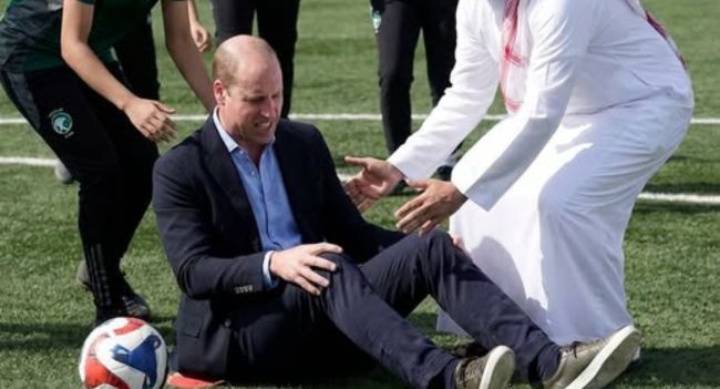 “It was just a charity football match… until William went down.” A sudden collision on the field in Saudi Arabia left the crowd stunned — and Catherine was seen rushing to his side, unable to hide her worry. In that instant, it stopped being a royal engagement and became something deeply human: a wife fearing for her husband. The moment quickly sparked global concern. And it leaves many wondering: behind the smiles at public events, what unseen risks are they quietly carrying? “It was just a charity football match… until William went down.” A sudden collision on the field in Saudi Arabia left the crowd stunned — and Catherine was seen rushing to his side, unable to hide her worry. In that instant, it stopped being a royal engagement and became something deeply human: a wife fearing for her husband. The moment quickly sparked global concern. And it leaves many wondering: behind the smiles at public events, what unseen risks are they quietly carrying?