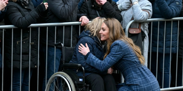 🏃‍♀️ She Broke Rank. He Stood Frozen. The Royal procession came to a sudden halt. In a moment of pure, unscripted emotion, Princess Catherine abandoned protocol and bolted toward a specific face in the crowd.