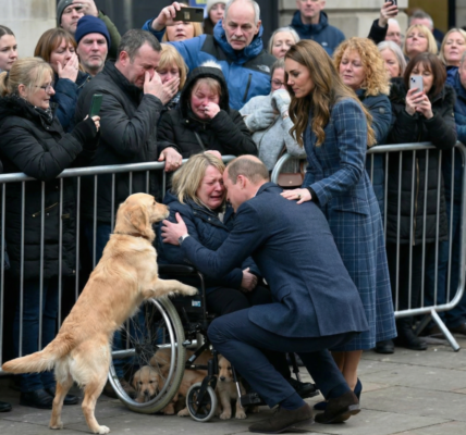THE RULES ARE BROKEN! 👑 A breathtaking moment as Prince William leaves the royal procession to meet a “ghost” from the past! –