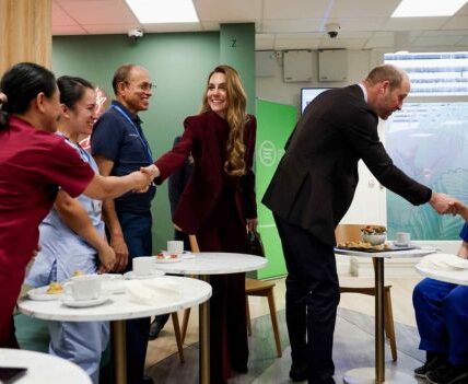 WHEN THE FUTURE KING HITS THE DECK: PRINCE WILLIAM’S VIRAL TUMBLE. Who says being a Prince means you can’t be a little clumsy? At a recent charity event, Prince William unexpectedly stole the spotlight in the most hilarious way: a “once-in-a-lifetime” slip-up right in the middle of an impassioned speech. But what’s actually breaking the internet isn’t the fall itself—it’s Princess Catherine’s reaction. Instead of looking worried, Kate didn’t hold back, bursting into a fit of laughter right in front of her husband. It was a perfectly human moment that shattered stiff royal protocols, reminding us all that behind the titles, they’re just a couple who love to poke fun at each other!