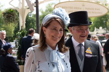 Au Royal Ascot, l'apparition surprise des parents de Kate Middleton, le  prince William à leurs côtés
