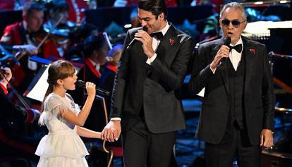 Andrea Bocelli e i figli cantano per la famiglia reale inglese