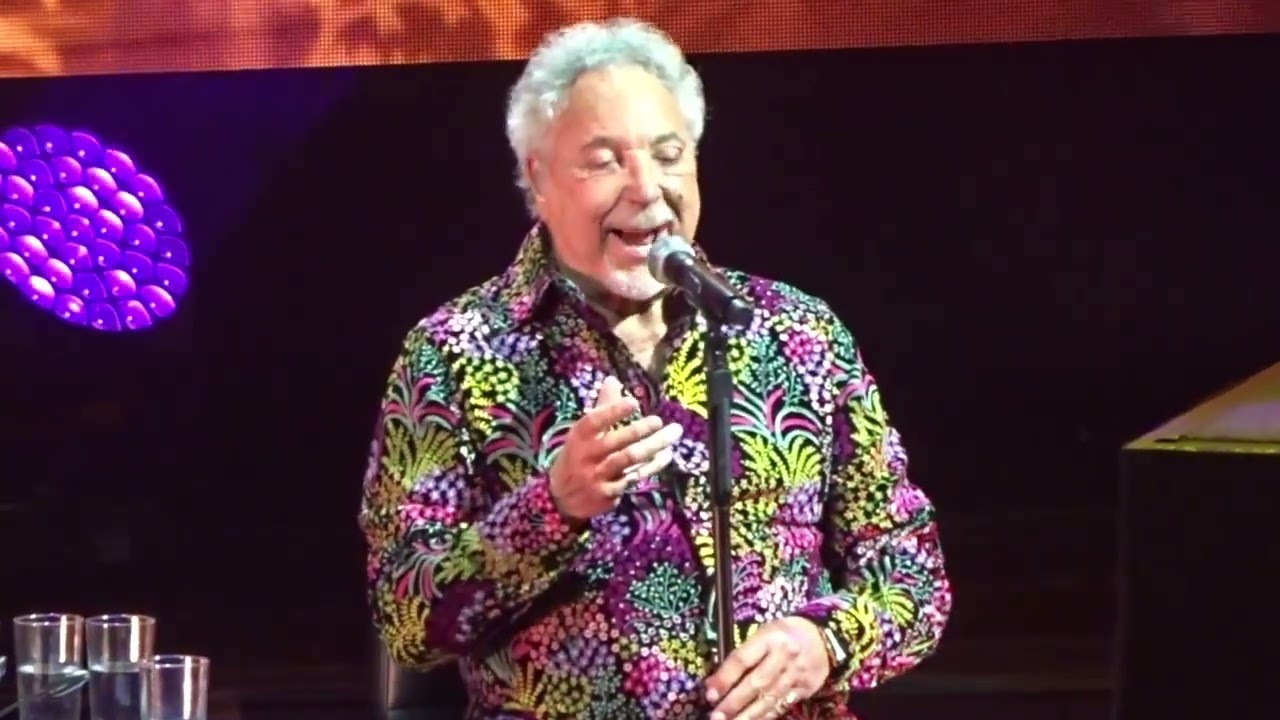 An HONEST Review of Tom Jones BIG Return to the Las Vegas Strip - Wynn  Hotel - One Night Only!