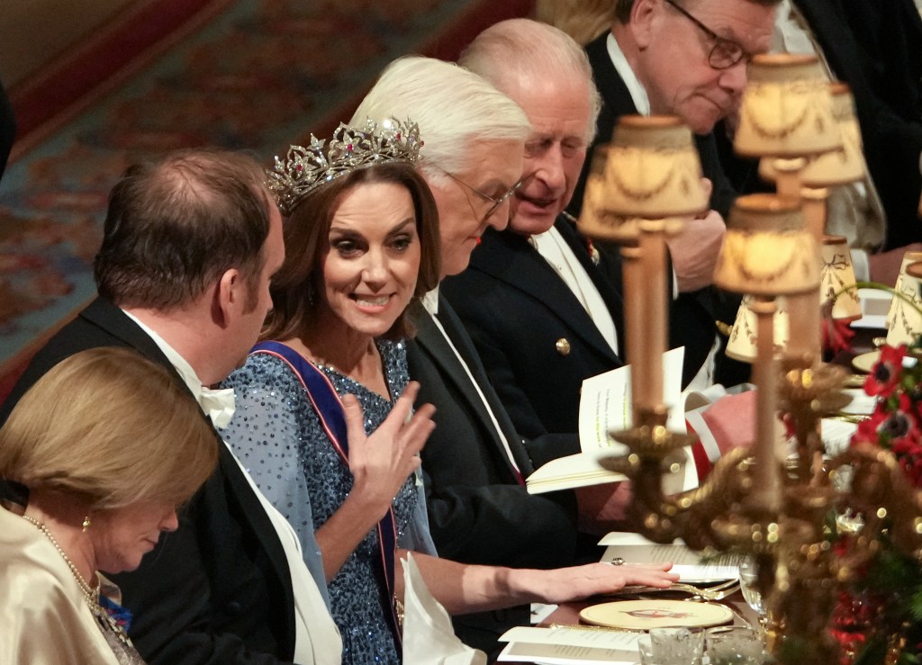 Công nương Catherine xứ Wales, Tổng thống Đức Frank-Walter Steinmeier và Vua Charles III tham dự tiệc chiêu đãi cấp nhà nước tại Lâu đài Windsor.