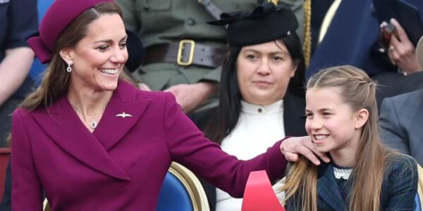 One Small Voice Broke Through the Majesty as Thousands of People Looked in Wonder as Aircraft Screamed Above Buckingham Palace. Even the Most Critical Royal Observers Were Moved by Princess Charlotte’s Quiet, Unexpected, and Innocent Murmur as She Turned to Face Her Mother. Cameras Caught the Moment, but No Lens Could Fully Capture the Warmth It Unleashed. In a World Hungry for Power, It Was Love—Quiet, Innocent, and Unforgettable—That Stole the Spotlight.