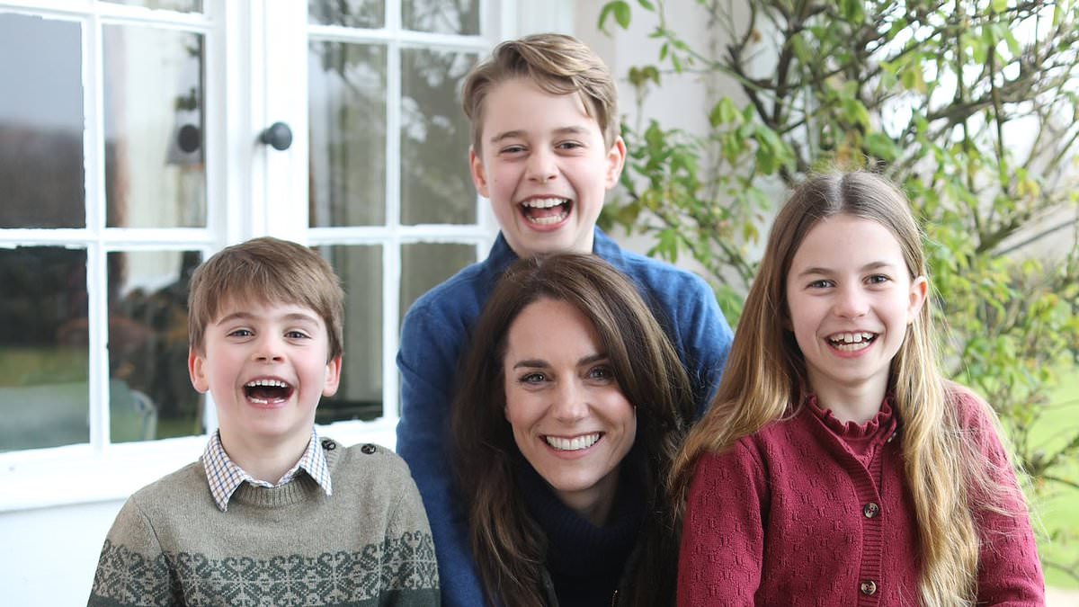 Kensington Palace under pressure to release original Kate Mother's Day  photo after Princess admits she edited the picture - as PR experts call  fiasco a 'massive own goal' and warn officials need