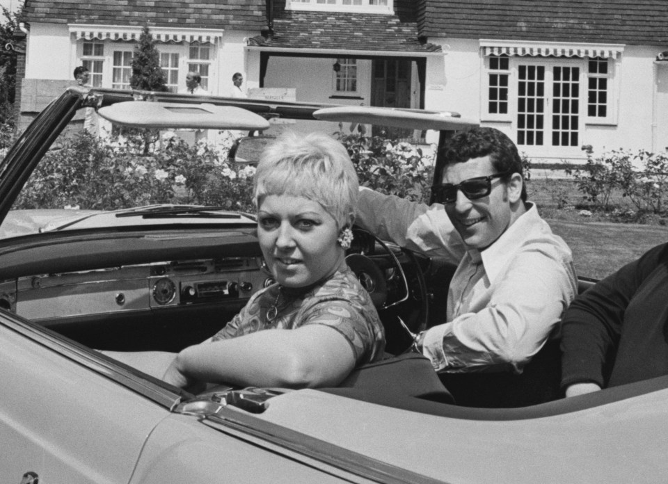 Sir Tom Jones reveals he feared he would not survive the death of his wife  after she lost battle to lung cancer | The US Sun