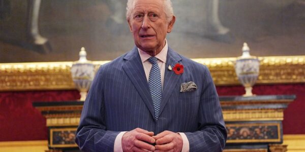 Princess Catherine and Little Charlotte Deliver a Heartfelt Ballet Tribute to Princess Diana at the Royal Opera House as King Charles III Celebrates His 77th Birthday, Moving the Royal Family and Audience to Tears