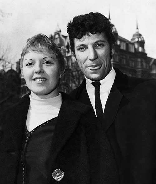 Tom Jones makes heartfelt confession about home with late wife Linda | HELLO!
