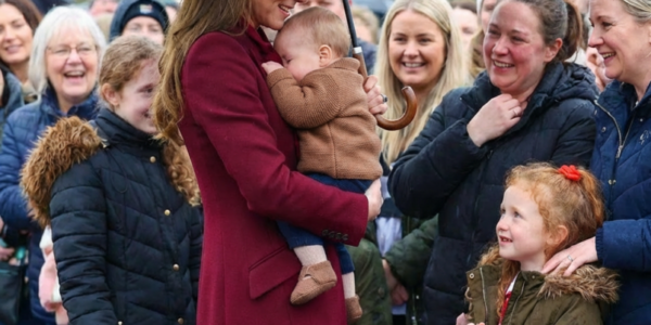A CHILD REFUSED TO RELEASE PRINCESS KATE—and in that silent, unplanned second, the future Queen proved exactly why she remains so profoundly loved by millions.
