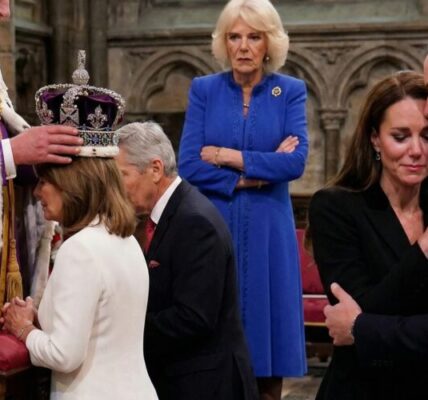 An incredibly awkward moment when Carole and Michael Middleton knelt to receive an unexpected badge from King Charles III.