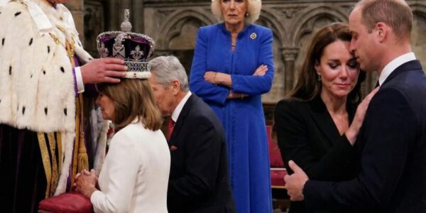 An incredibly awkward moment when Carole and Michael Middleton knelt to receive an unexpected badge from King Charles III.