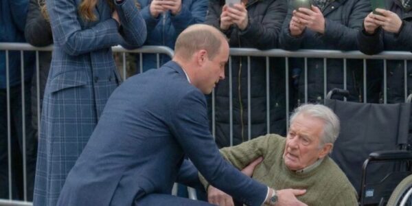 THE CROWD SCREAMED IN ABSOLUTE TERROR! 😱 In a heart-stopping split second, a high-profile royal event turned into a chaotic nightmare when an elderly man in a wheelchair suddenly collapsed!