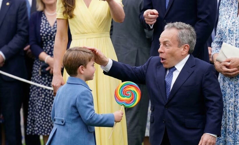 George’s Secret Strike! 🕵️‍♂️ A silent shadow drifted through the Palace’s golden halls.