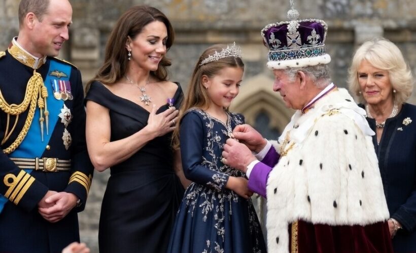 Charlotte’s Secret Signal! 👑 A golden secret was passed in a single, graceful bow.