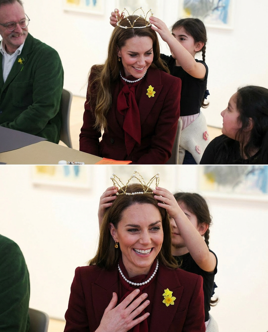 Thay Äá»i cĂŽ bĂ© nhá» táș·ng dĂąy chuyá»n cho cĂŽng nÆ°ÆĄng Kate thĂ nh cĂŽ bĂ© nhá» Äá»i vÆ°ÆĄng miá»ng lĂȘn Äáș§u cĂŽng nÆ°ÆĄng Kate.